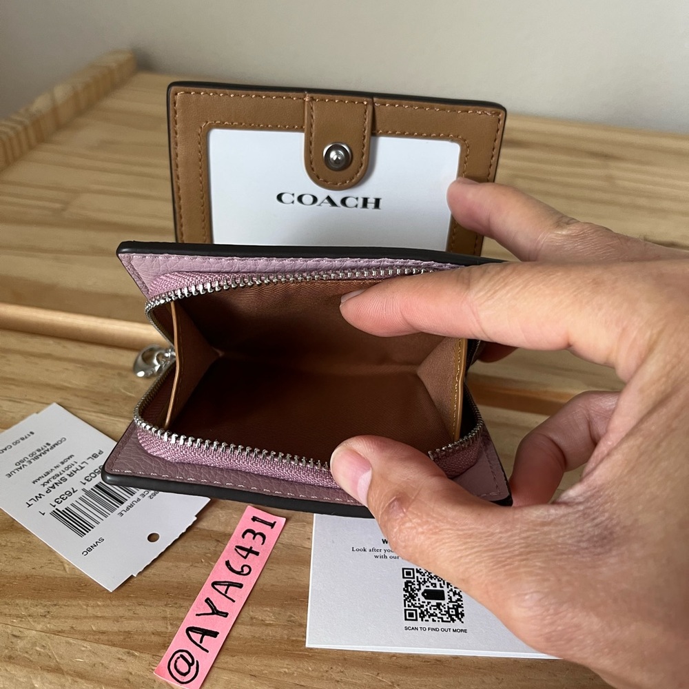 NWOT Coach Wallet - Picture 6 of 9